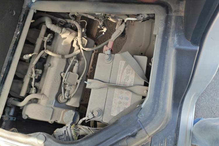 Used Wuling Rongguang 2020 1.2L S Base Model China VI Engine Bay Left