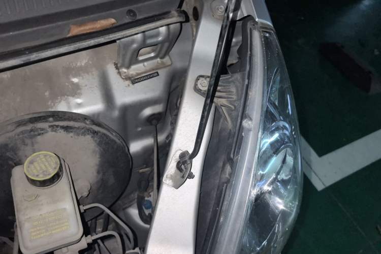 Used Wuling Rongguang 2020 1.2L S Base Model China VI Engine Bay Left