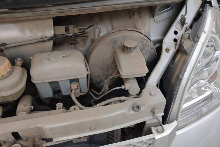 Used Wuling Rongguang 2020 1.5L Extended Basic Version China VI Standard L3C Engine Bay Left