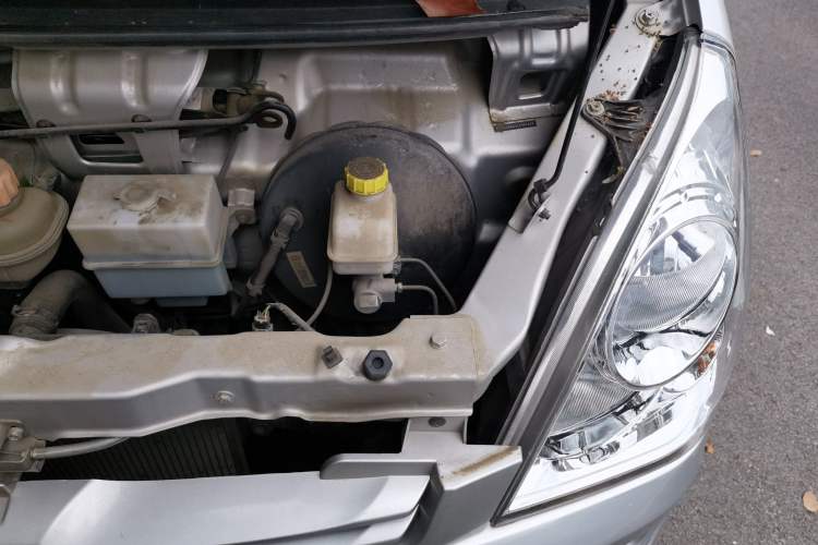 Used Wuling Rongguang 2020 1.2L S Base Model China VI Engine Bay Left