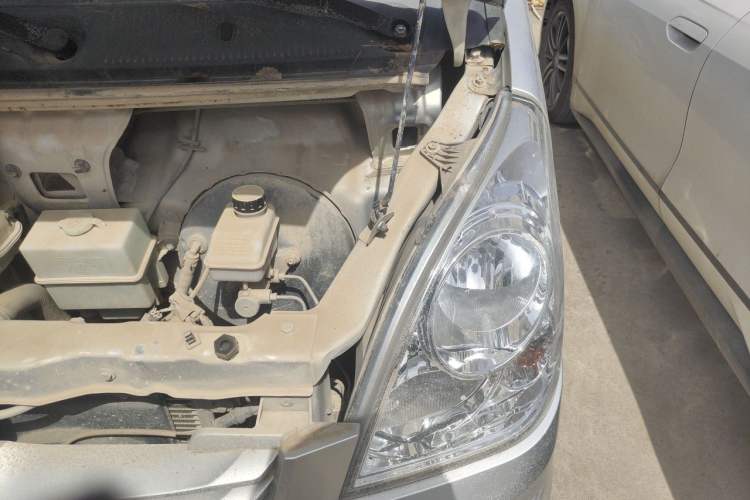 Used Wuling Rongguang 2020 1.2L S Base Model China VI Engine Bay Left