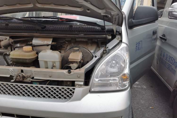 Used Wuling Rongguang 2020 1.5L Extended Basic Version China VI Standard L3C Engine Bay Left