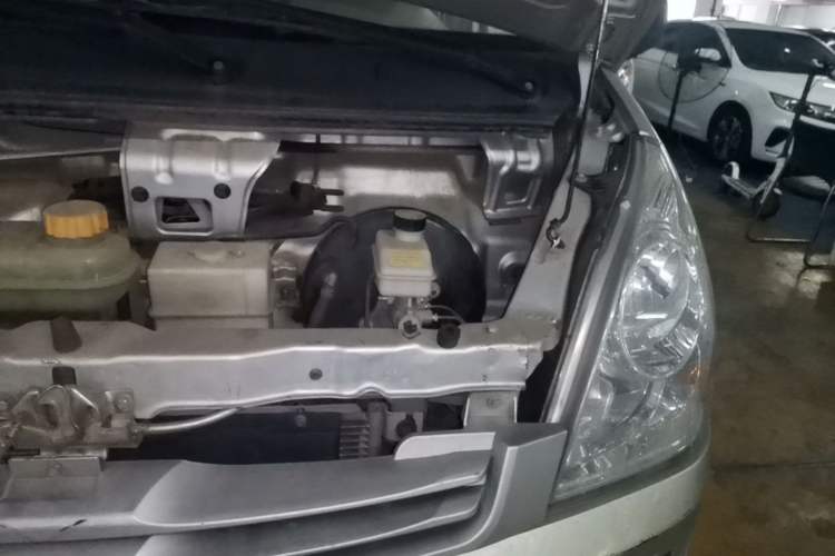 Used Wuling Rongguang 2020 1.2L S Base Model China VI Engine Bay Left