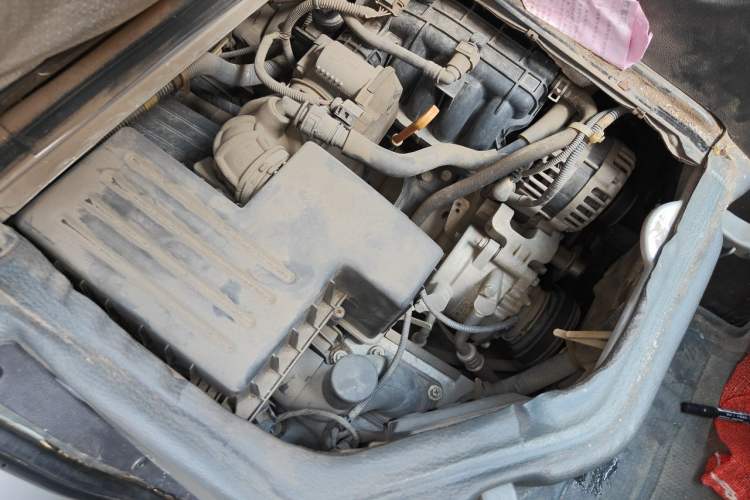 Used Wuling Rongguang 2020 1.5L Extended Basic Version China VI Standard L3C Engine Bay Right