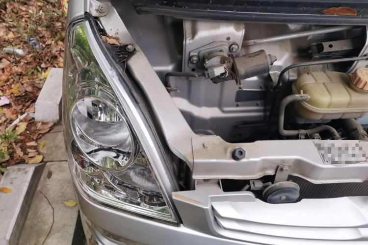 Used Wuling Rongguang 2020 1.2L S Base Model China VI Engine Bay Right