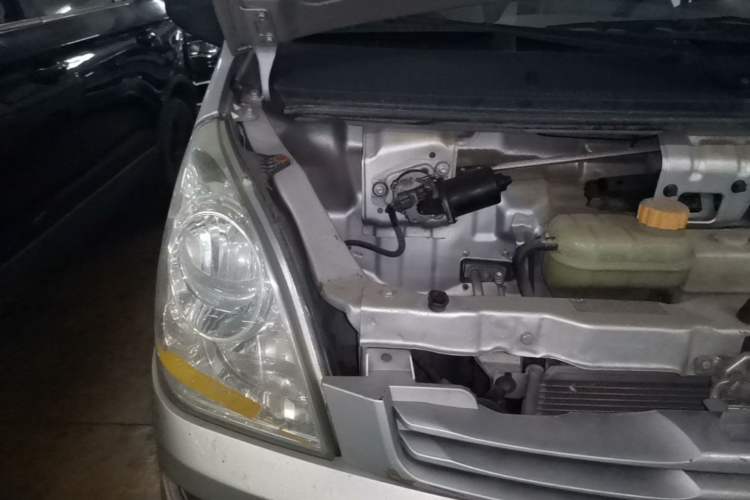 Used Wuling Rongguang 2020 1.2L S Base Model China VI Engine Bay Right