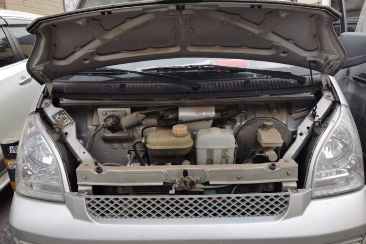 Used Wuling Rongguang 2020 1.5L Extended Basic Version China VI Standard L3C Engine Bay