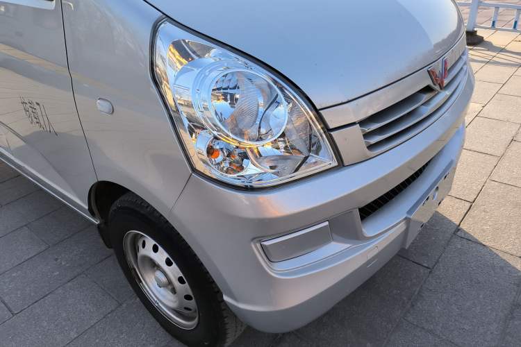 Used Wuling Rongguang 2020 1.2L S Base Model China VI Exterior 3