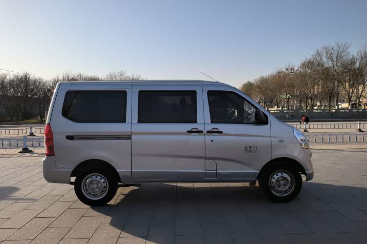 Used Wuling Rongguang 2020 1.2L S Base Model China VI Exterior 5