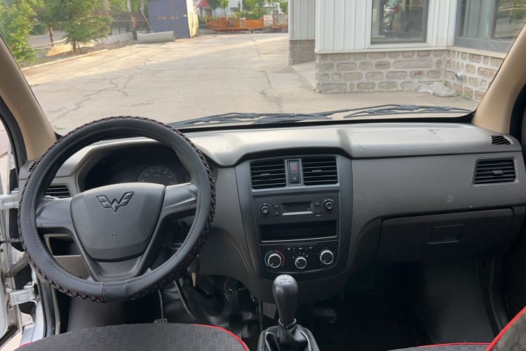 Used Wuling Rongguang 2020 1.2L S Base Model China VI Interior 2