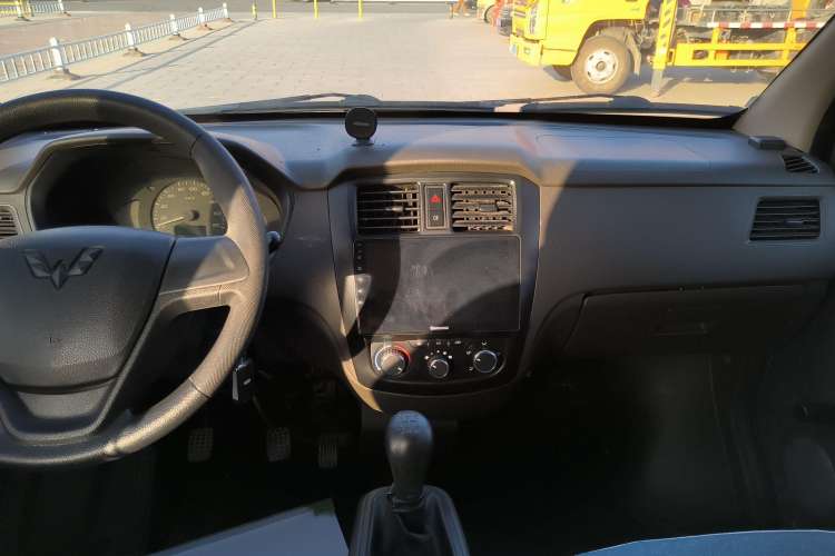 Used Wuling Rongguang 2020 1.2L S Base Model China VI Interior 4