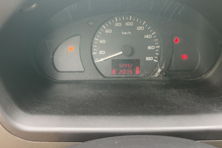 Used Wuling Rongguang 2020 1.2L S Base Model China VI Odometer Close Up