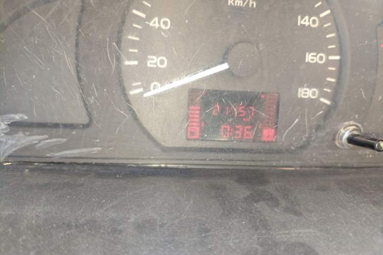 Used Wuling Rongguang 2020 1.2L S Base Model China VI Odometer Close Up