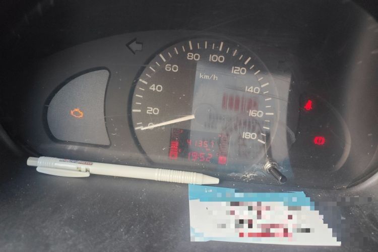 Used Wuling Rongguang  Odometer Close Up