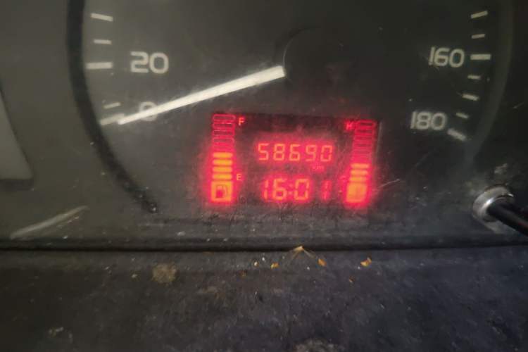 Used Wuling Rongguang 2020 1.2L S Base Model China VI Odometer Close Up