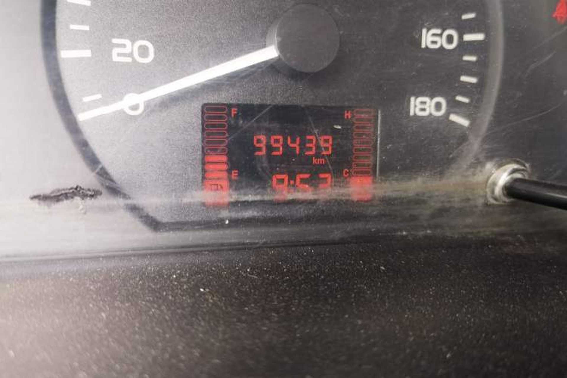 Used Wuling Rongguang 2020 1.2L S Base Model China VI Odometer Close Up