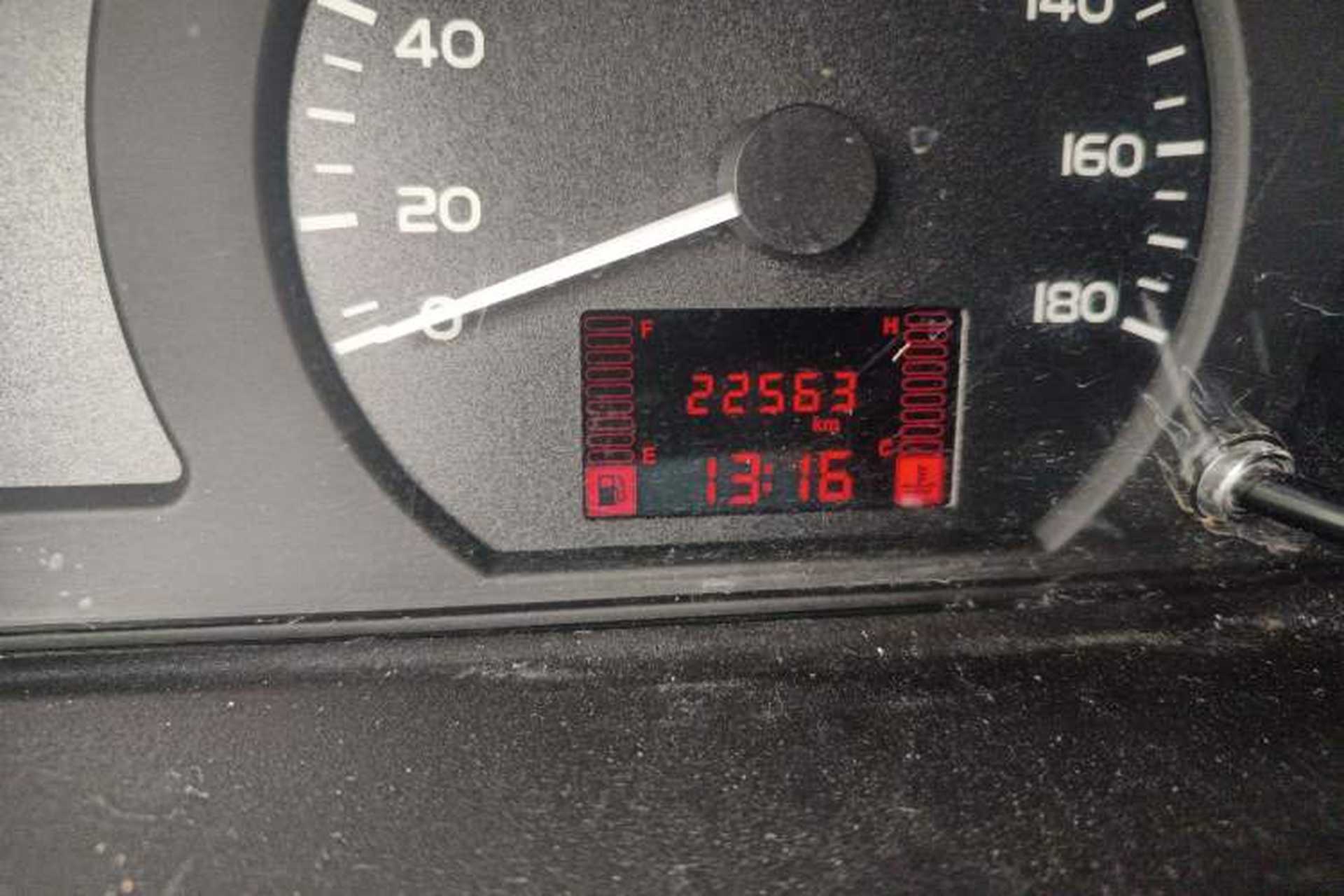 Used Wuling Rongguang 2020 1.2L S Base Model China VI Odometer Close Up