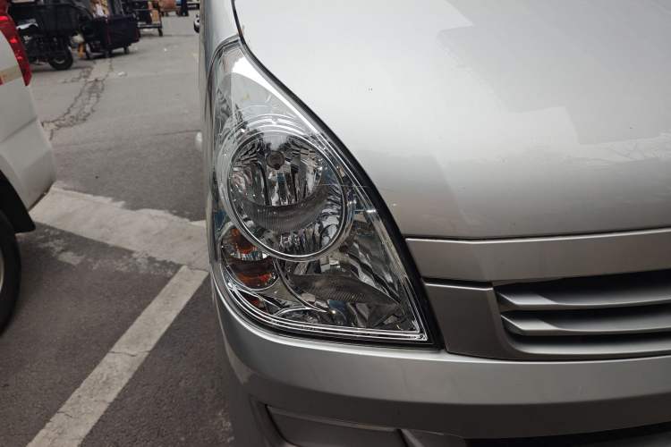 Used Wuling Rongguang 2020 1.2L S Base Model China VI Right Front Headlight