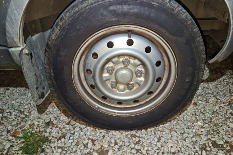 Used Wuling Rongguang 2020 1.5L Extended Basic Version China VI Standard L3C Right Front Wheel Hub