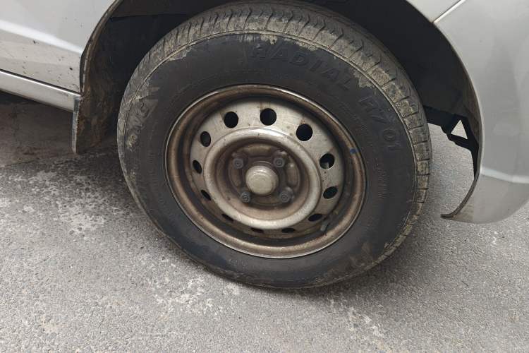 Used Wuling Rongguang 2020 1.2L S Base Model China VI Right Front Wheel Hub