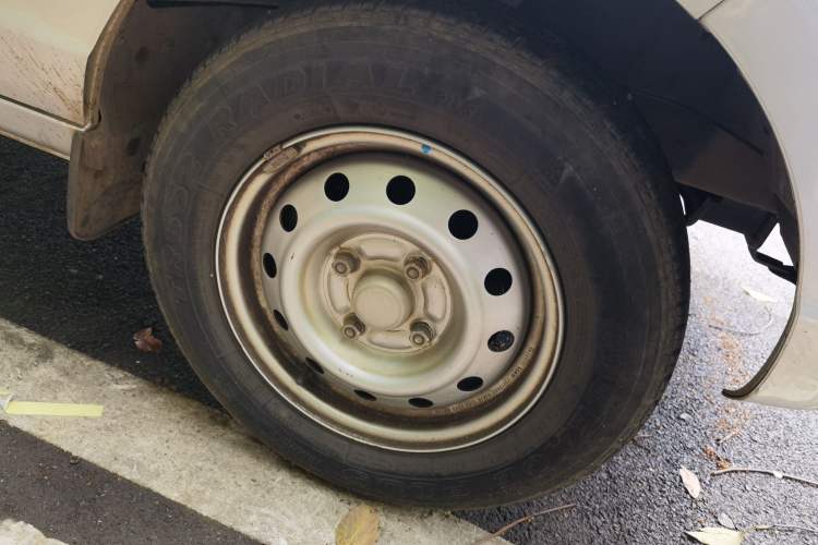 Used Wuling Rongguang 2020 1.2L S Base Model China VI Right Front Wheel Hub