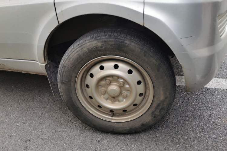 Used Wuling Rongguang 2020 1.5L Extended Basic Version China VI Standard L3C Right Front Wheel Hub