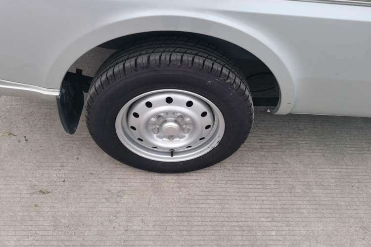 Used Wuling Rongguang 2020 1.5L Extended Basic Version China VI Standard L3C Right Rear Wheel Hub