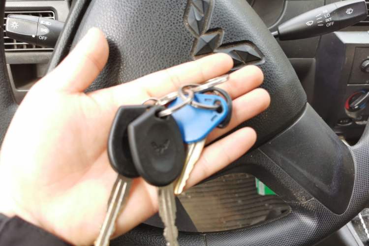 Used Wuling Rongguang 2020 1.5L Extended Basic Version China VI Standard L3C Vehicle Key