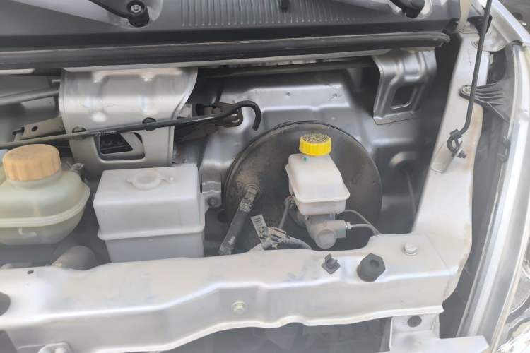 Used Wuling Rongguang 2020 1.2L S Base Model China VI Engine Bay Left