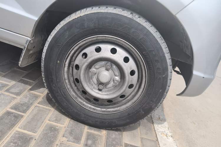 Used Wuling Rongguang 2020 1.2L S Base Model China VI Right Front Wheel Hub