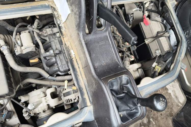 Used Wuling Rongguang 2020 1.5L Extended Basic Version China VI Standard L3C Engine Bay
