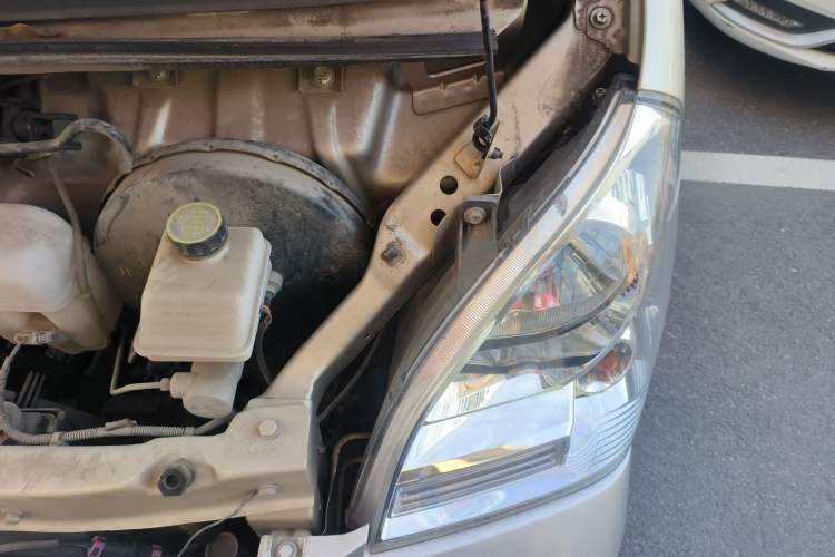 Used Wuling Rongguang 2020 1.5L Extended Basic Version China VI Standard L3C Engine Bay Left