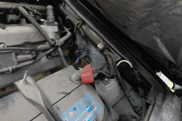 Used Wuling Rongguang 2020 1.2L S Base Model China VI Engine Bay Left