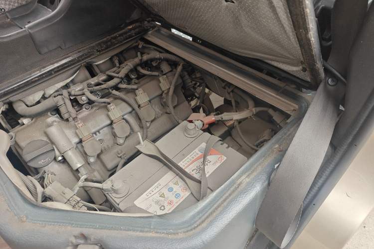 Used Wuling Rongguang 2020 1.5L Extended Basic Version China VI Standard L3C Engine Bay Left