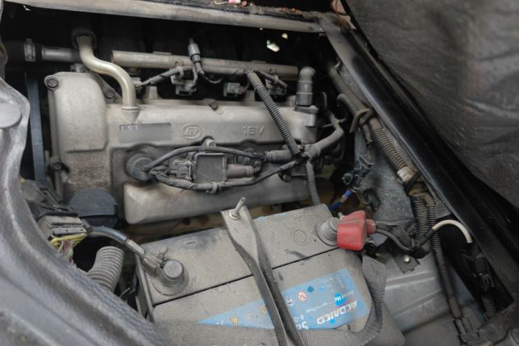 Used Wuling Rongguang 2020 1.2L S Base Model China VI Engine Bay