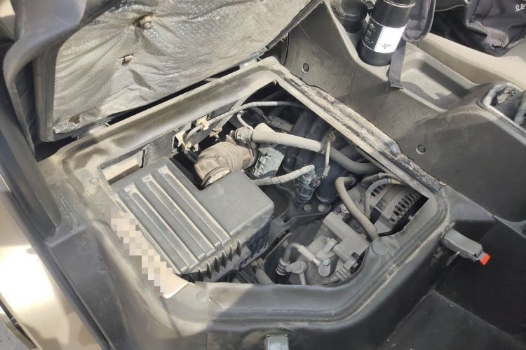 Used Wuling Rongguang 2020 1.2L S Base Model China VI Engine Bay Right