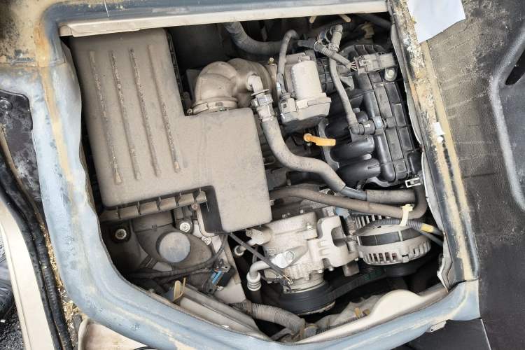 Used Wuling Rongguang 2020 1.5L Extended Basic Version China VI Standard L3C Engine Bay Right