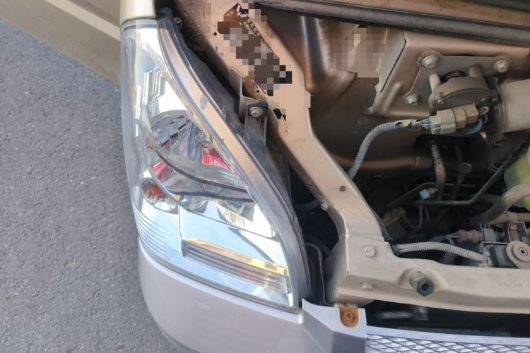 Used Wuling Rongguang 2020 1.5L Extended Basic Version China VI Standard L3C Engine Bay Right