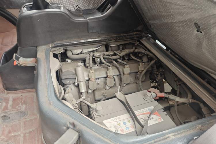 Used Wuling Rongguang 2020 1.5L Extended Basic Version China VI Standard L3C Engine Bay Right