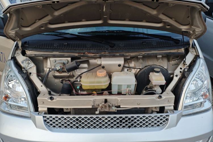 Used Wuling Rongguang 2020 1.5L Extended Basic Version China VI Standard L3C Engine Bay