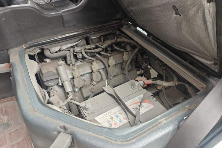 Used Wuling Rongguang 2020 1.5L Extended Basic Version China VI Standard L3C Engine Bay