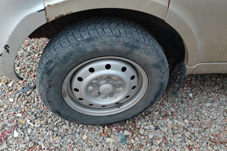 Used Wuling Rongguang 2020 1.5L Extended Basic Version China VI Standard L3C Left Front Wheel Hub