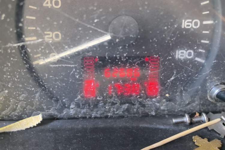 Used Wuling Rongguang 2020 1.2L S Base Model China VI Odometer Close Up