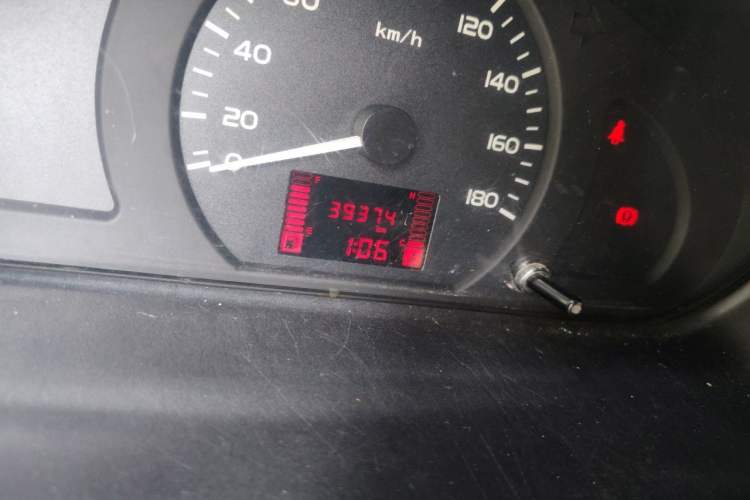 Used Wuling Rongguang 2020 1.2L S Base Model China VI Odometer Close Up