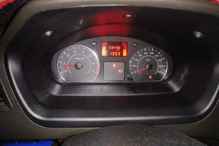 Used Wuling Rongguang 2020 1.2L S Base Model China VI Odometer Close Up