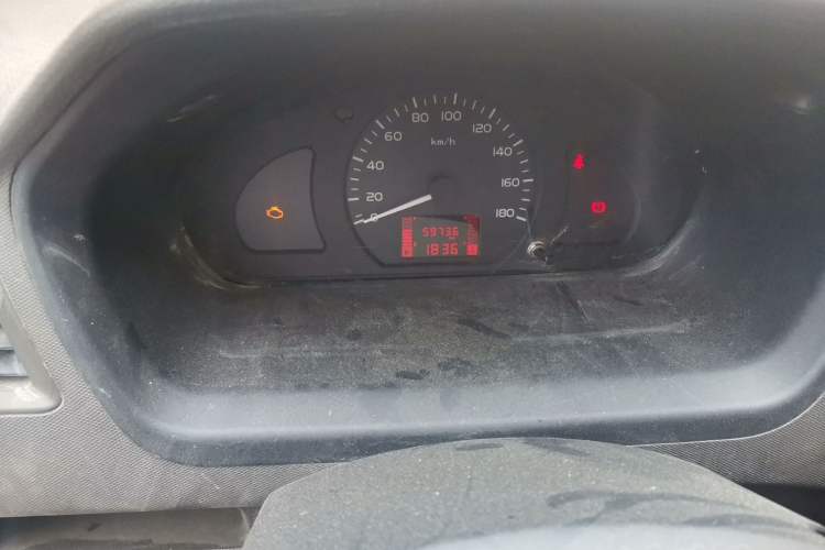 Used Wuling Rongguang 2020 1.2L S Base Model China VI Odometer Close Up