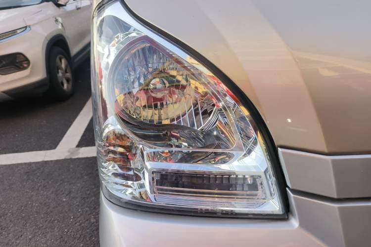 Used Wuling Rongguang 2020 1.5L Extended Basic Version China VI Standard L3C Right Front Headlight