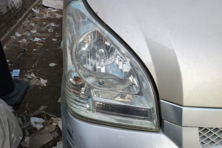 Used Wuling Rongguang 2020 1.5L Extended Basic Version China VI Standard L3C Right Front Headlight