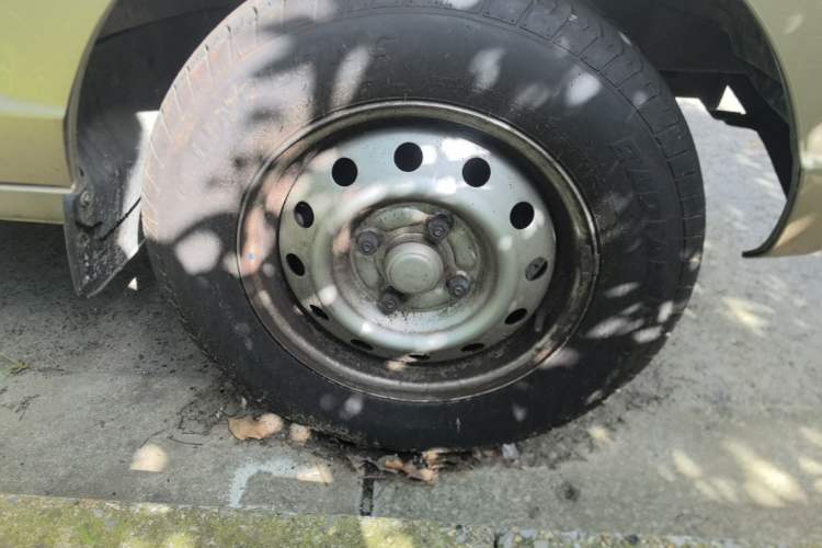 Used Wuling Rongguang 2020 1.2L S Base Model China VI Right Front Wheel Hub