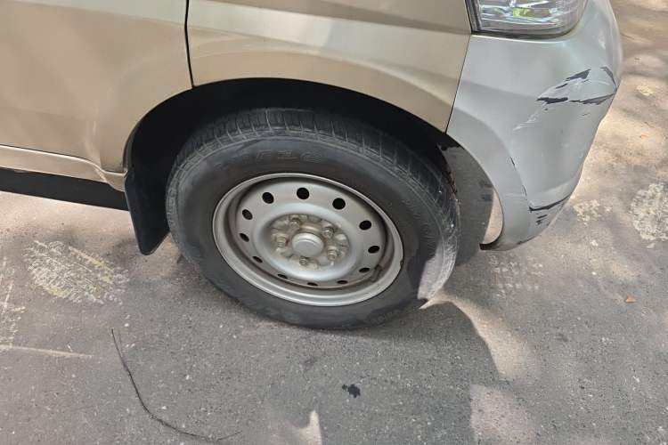 Used Wuling Rongguang 2020 1.5L Extended Basic Version China VI Standard L3C Right Front Wheel Hub